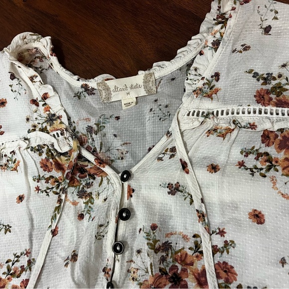 🪷Altar’d State Floral Long Sleeve Top - Picture 3 of 7